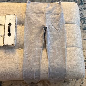 Vuori Light Gray Women's Leggings